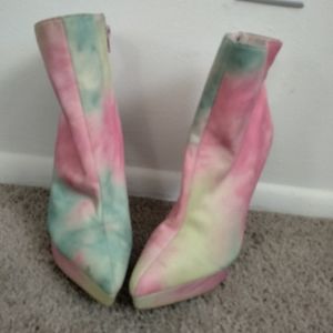 Size 8 tye dye stiletto booties